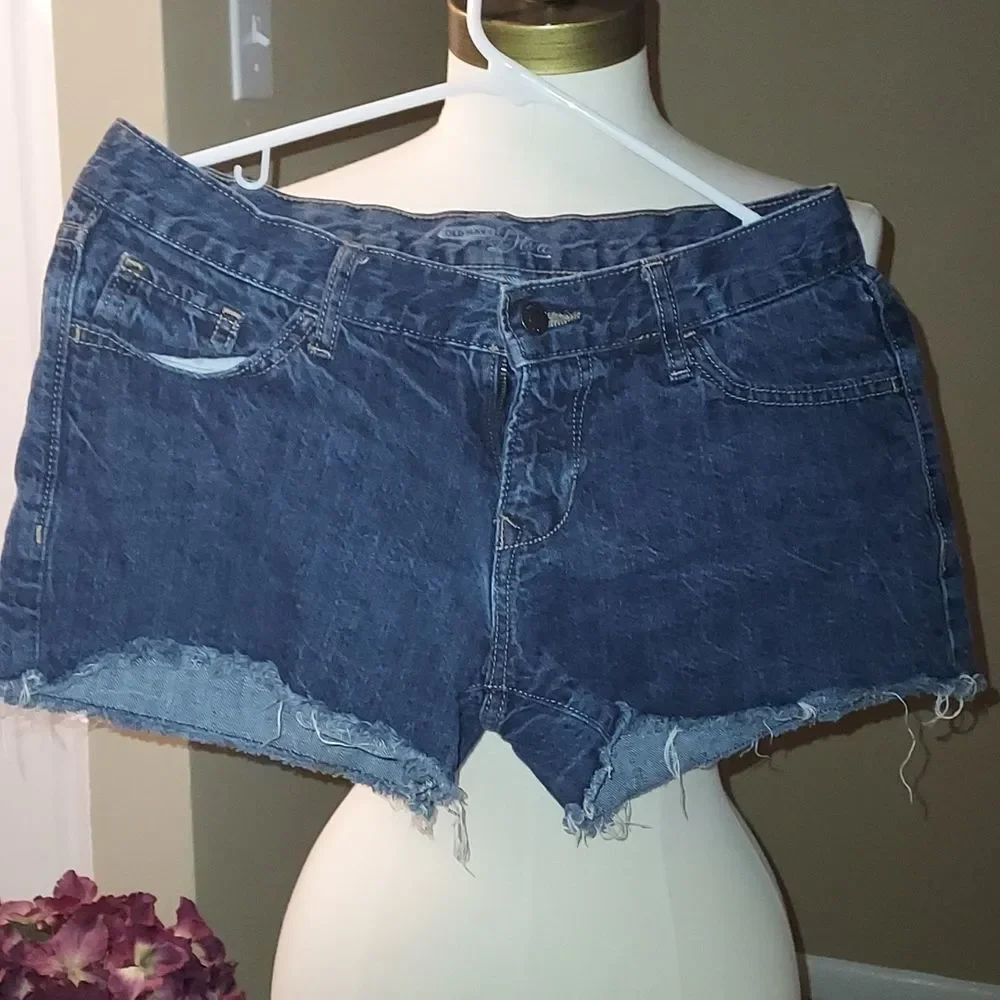 OLD navy short in excellent condition size 4